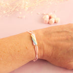 bracelet guimauve rose porté