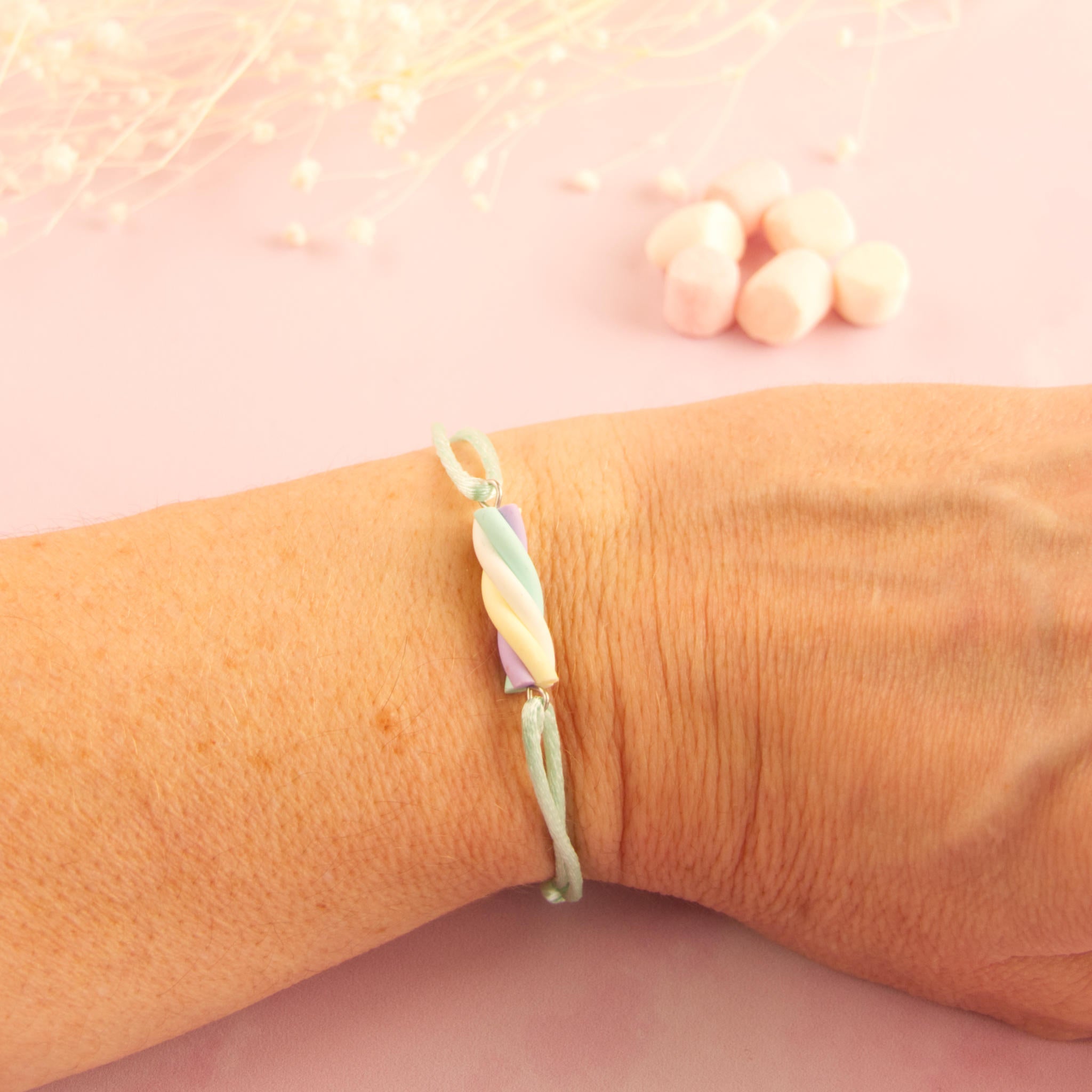 bracelet guimauve vert porté