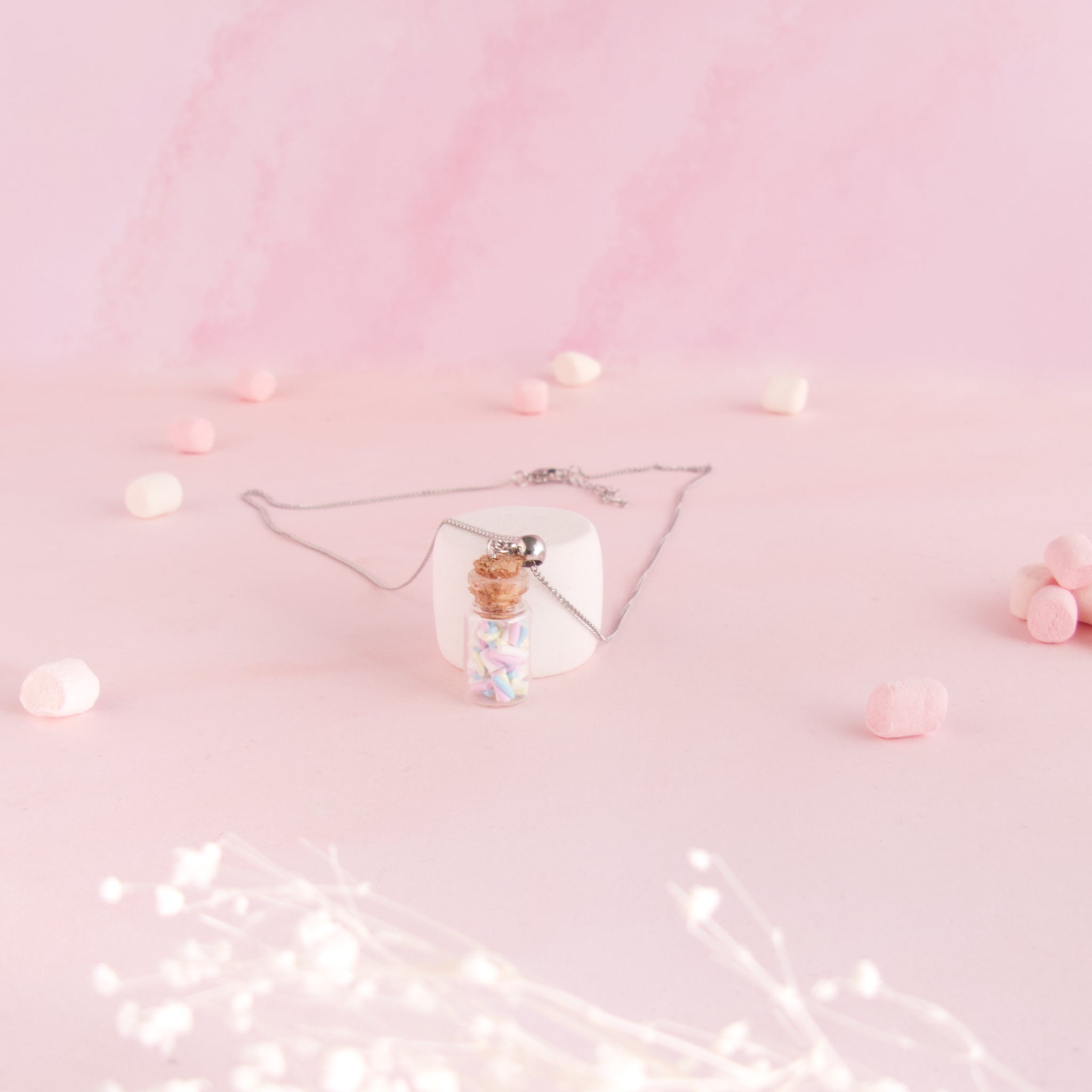 Collier Fiole en verre guimauve