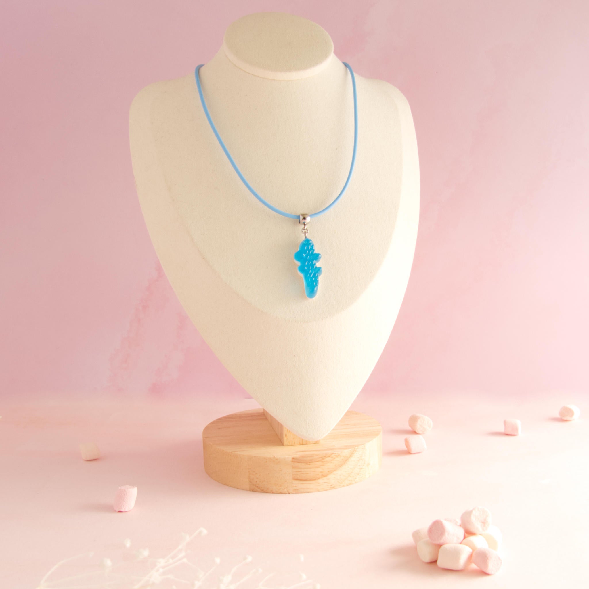Collier bonbon crocodile en résine