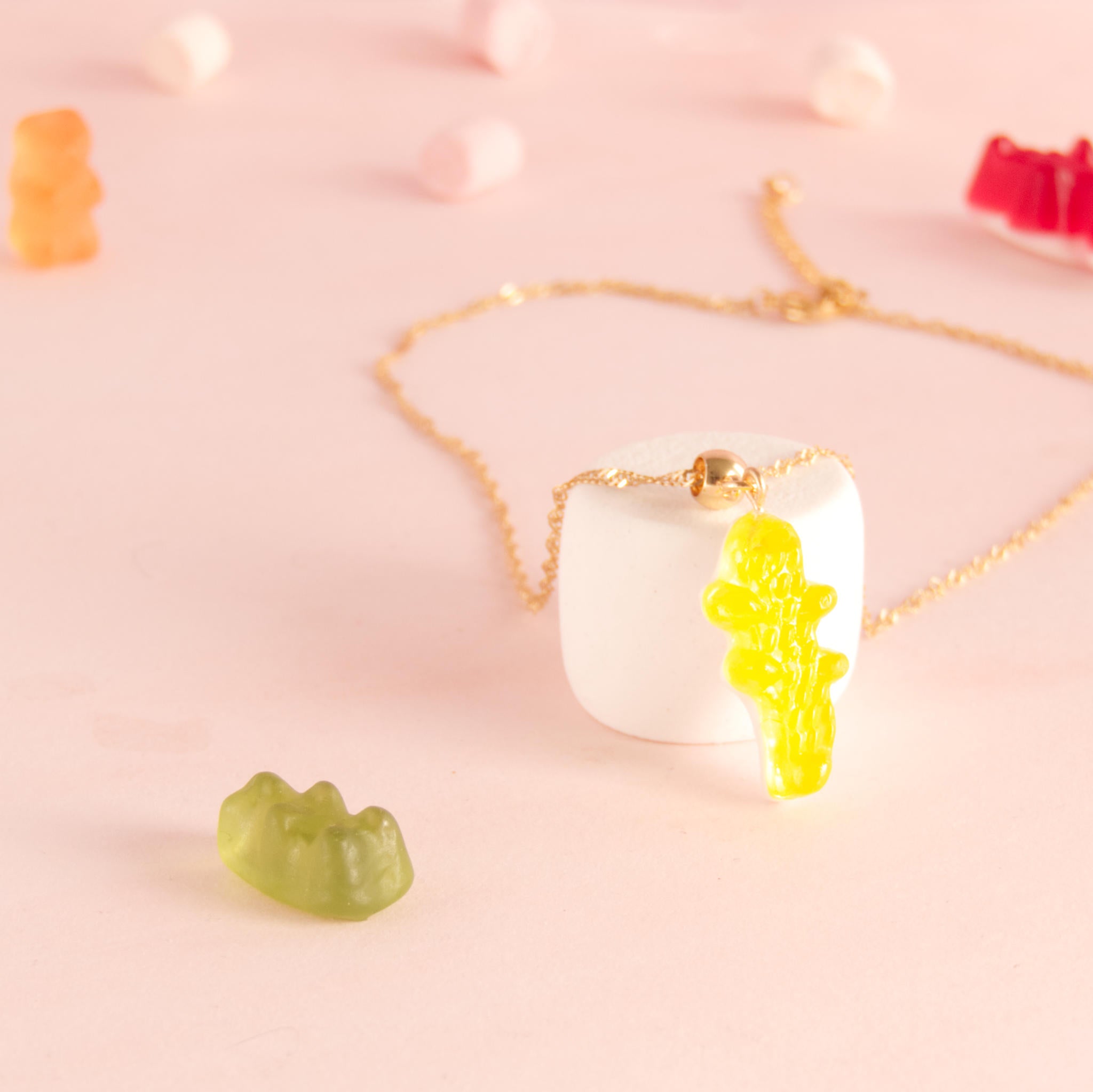 Collier bonbon crocodile en résine