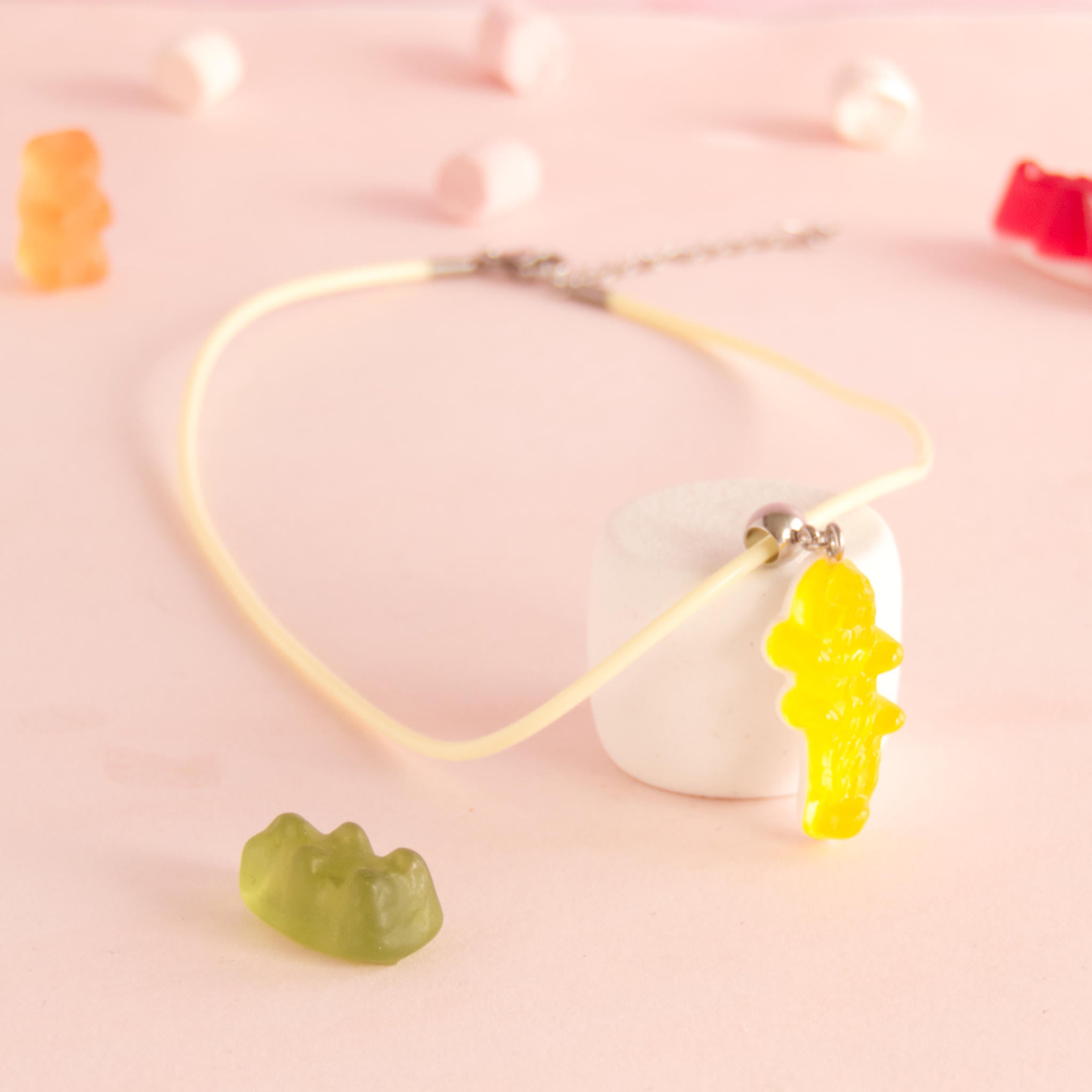 Collier bonbon crocodile en résine