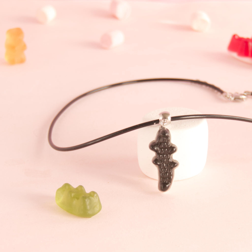 Collier bonbon crocodile en résine