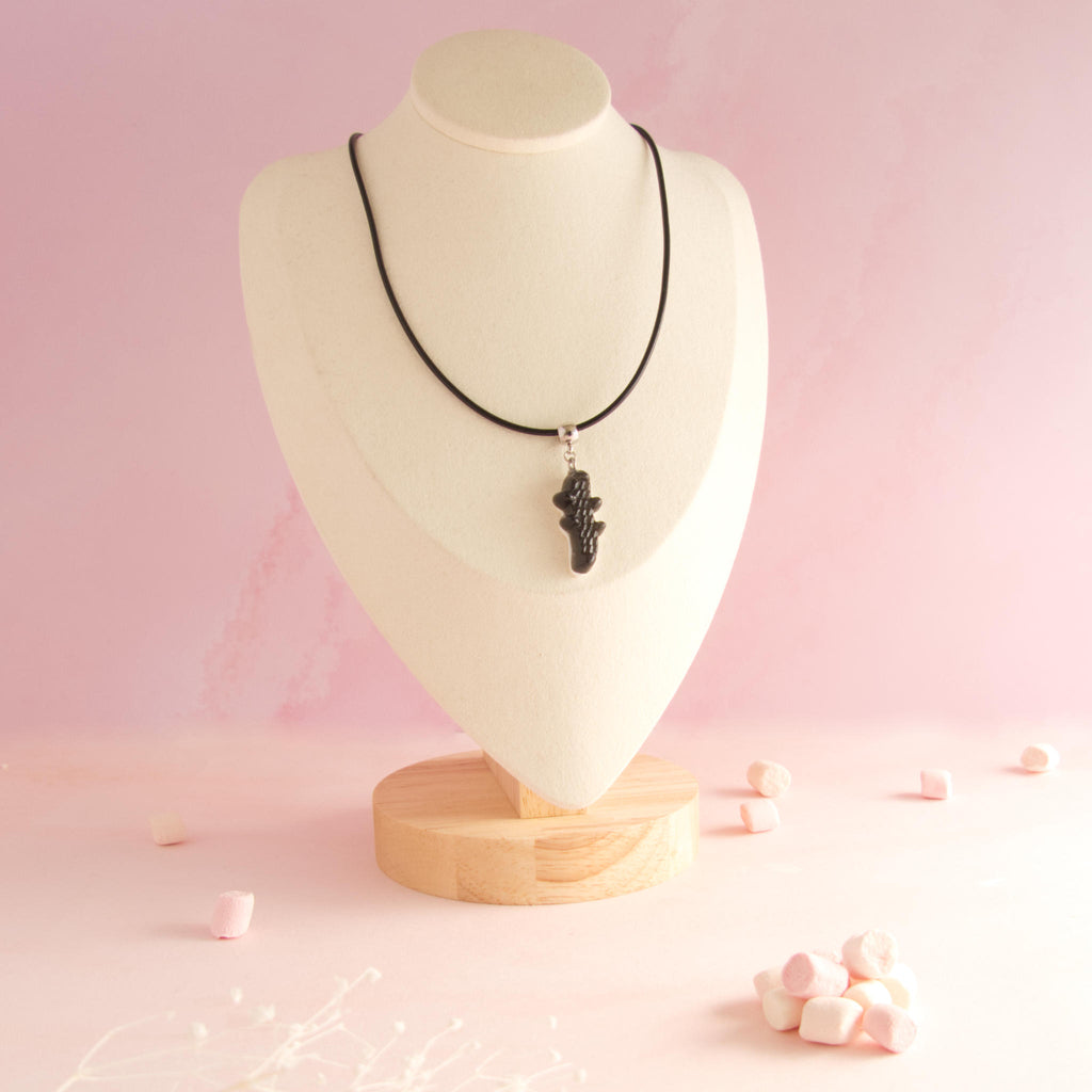 Collier bonbon crocodile en résine