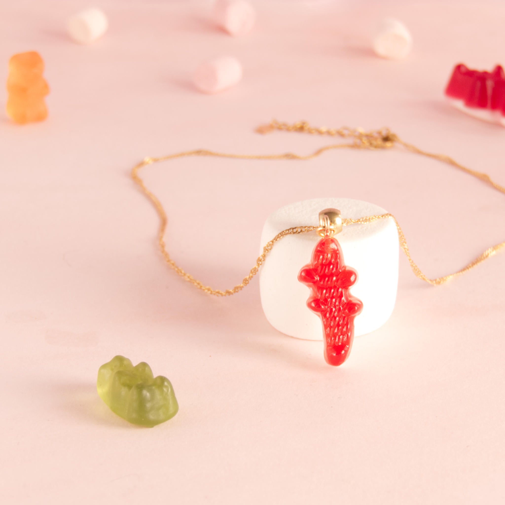 Collier bonbon crocodile en résine