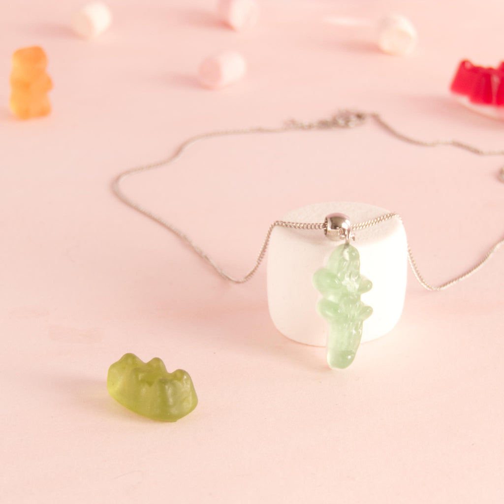 Collier bonbon crocodile en résine