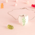 Collier bonbon crocodile en résine