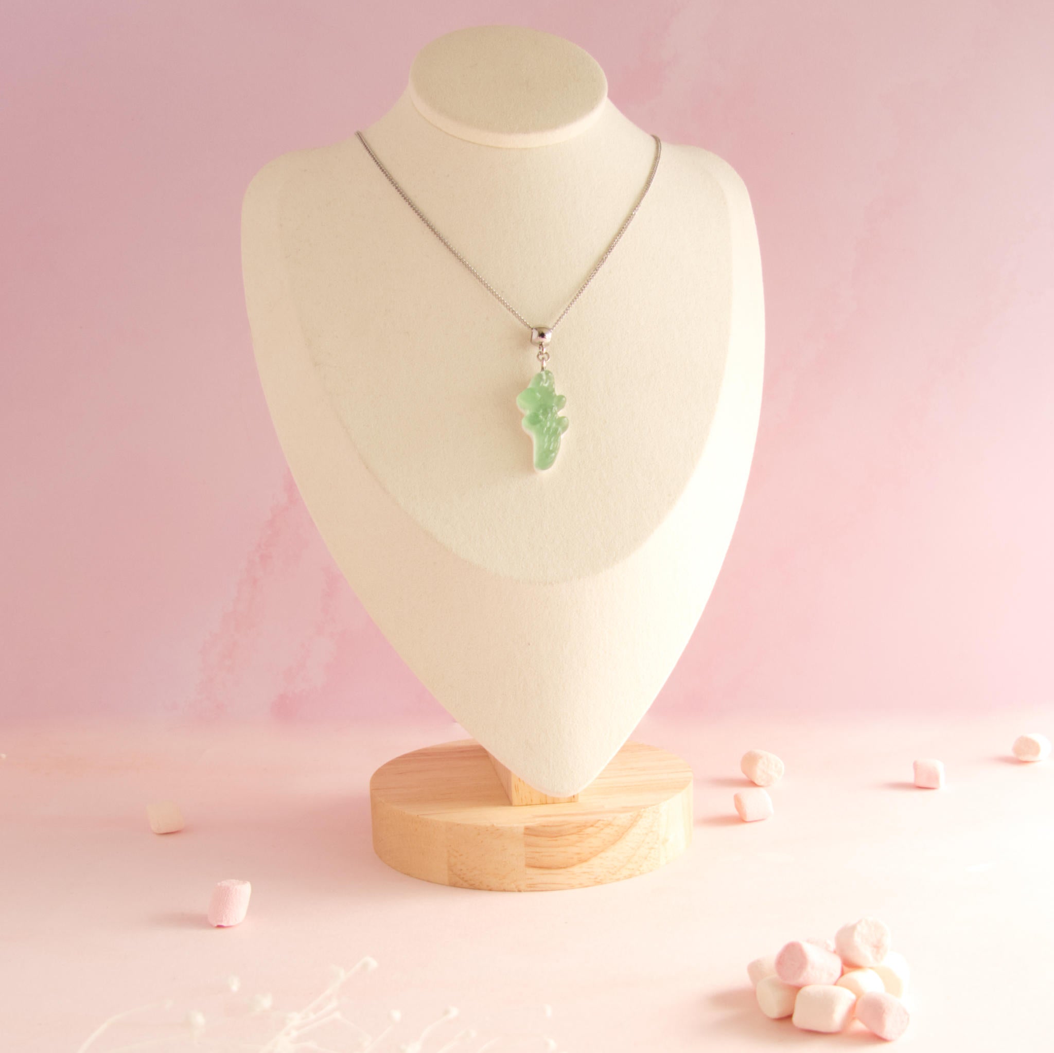 Collier bonbon crocodile en résine