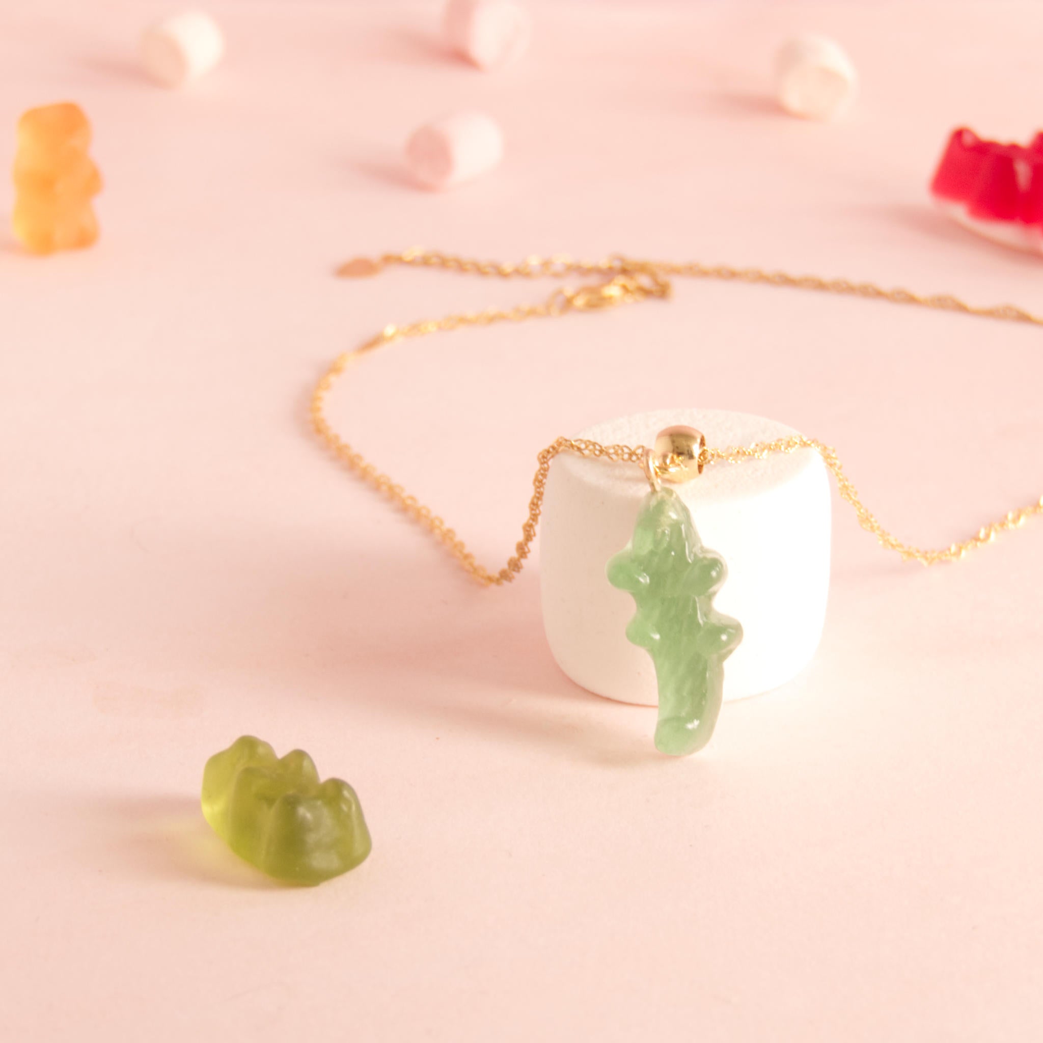 Collier bonbon crocodile en résine