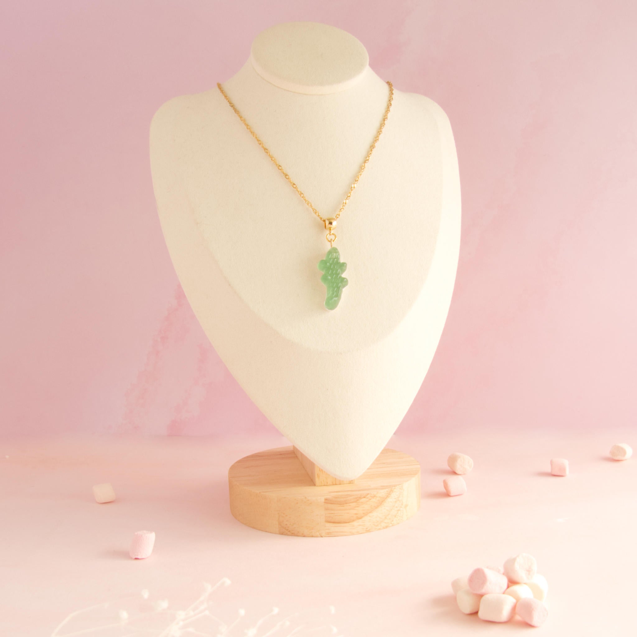 Collier bonbon crocodile en résine