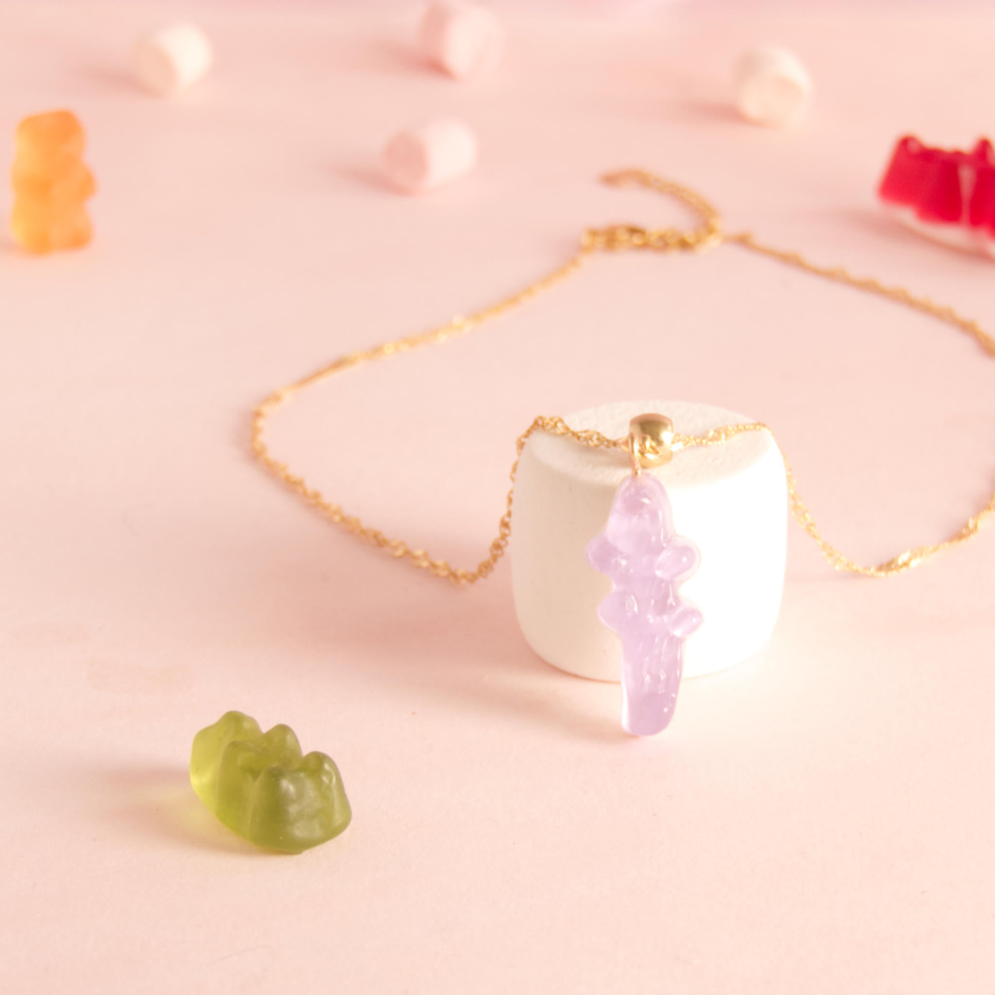 Collier bonbon crocodile en résine