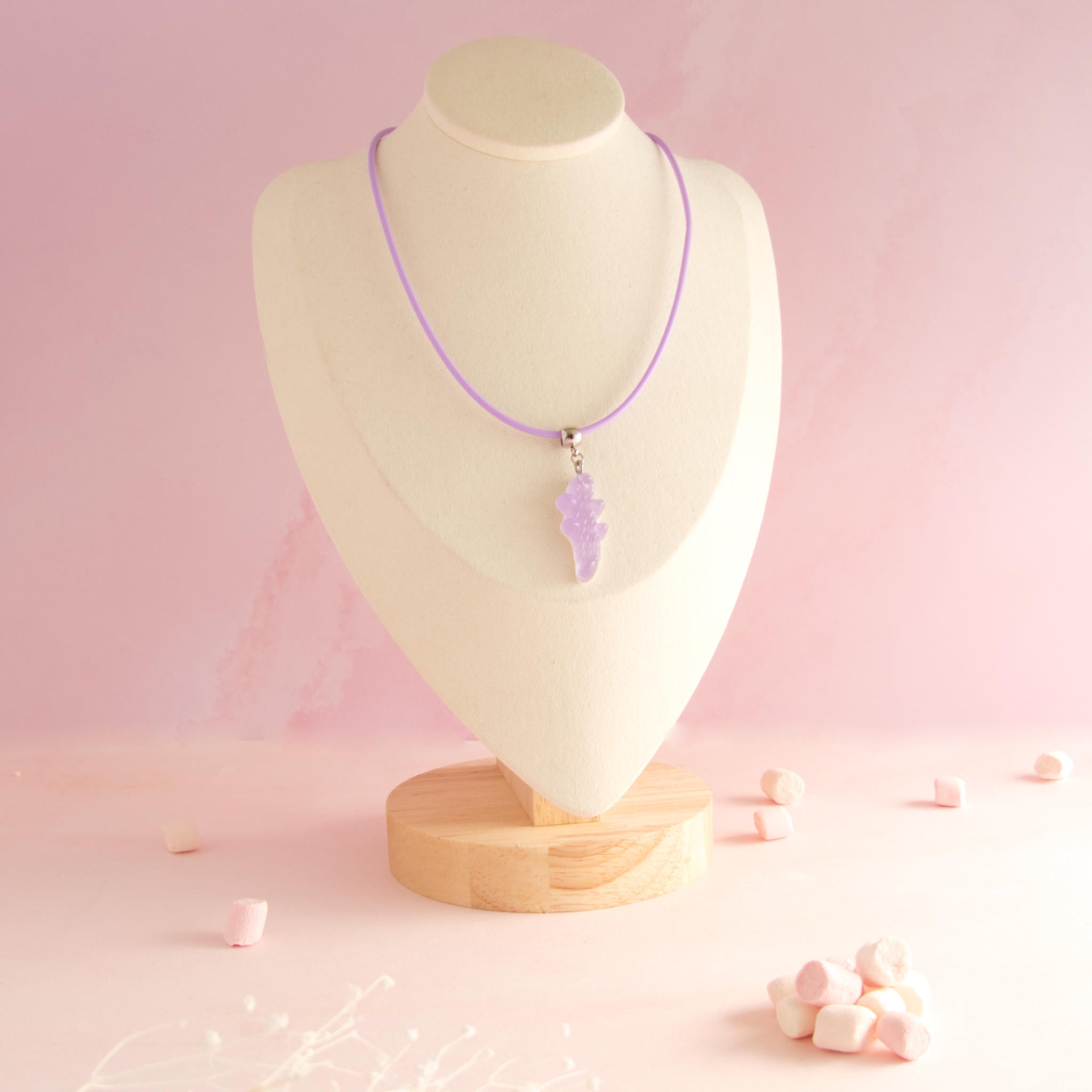 Collier bonbon crocodile en résine