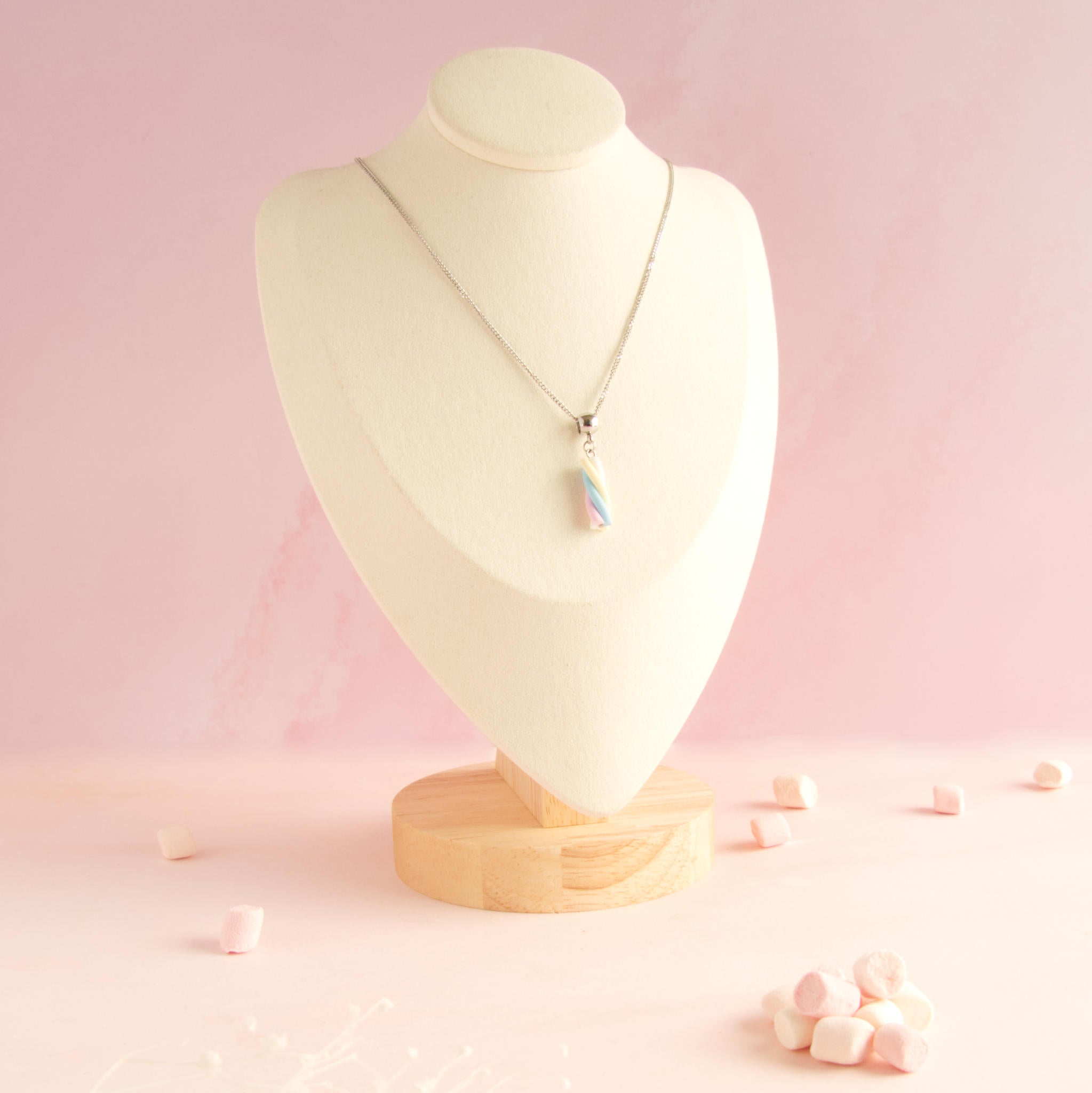 Collier guimauve violet