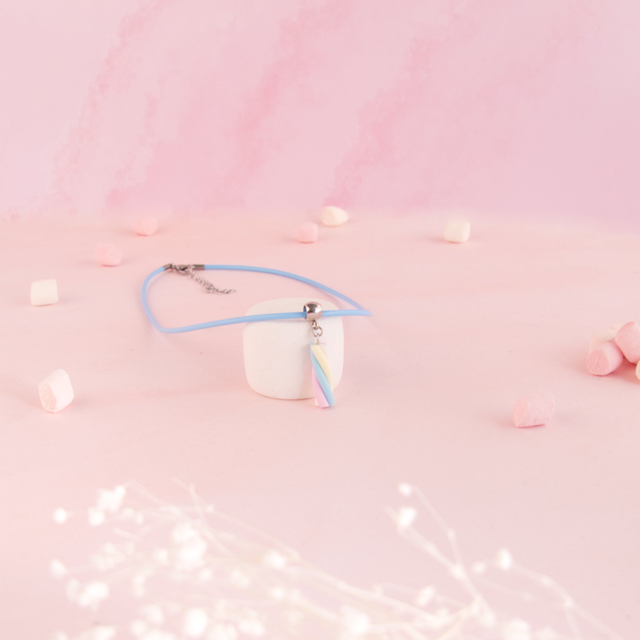 Collier guimauve violet