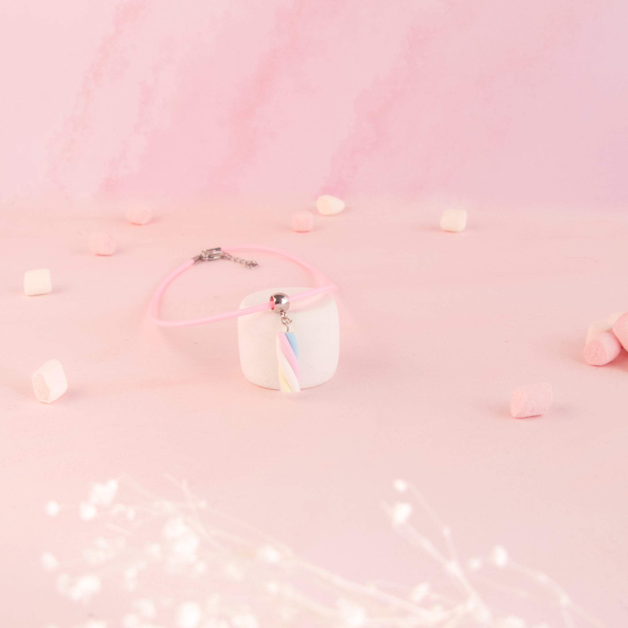 Collier guimauve violet