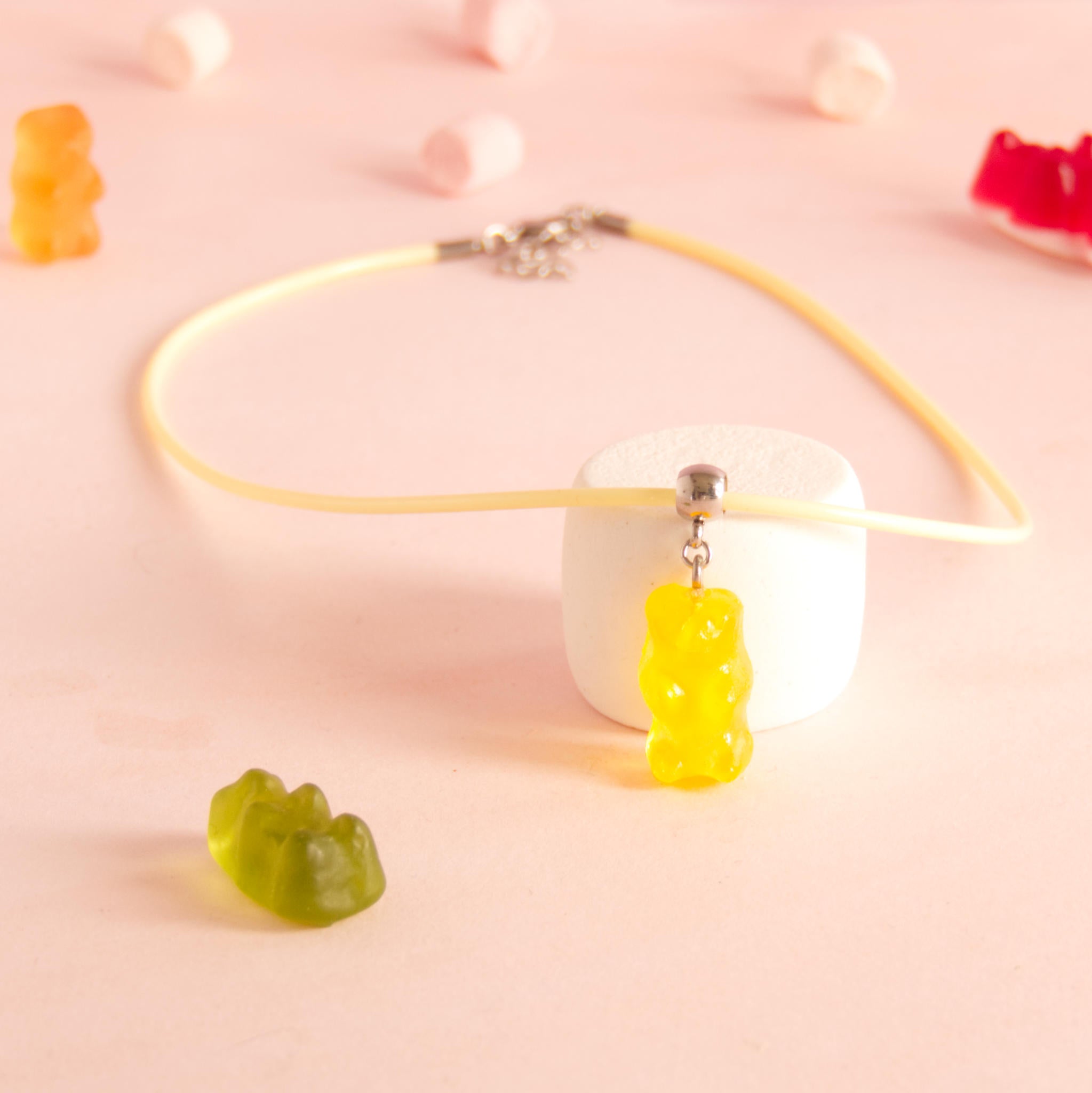 Collier bonbon nounours résine