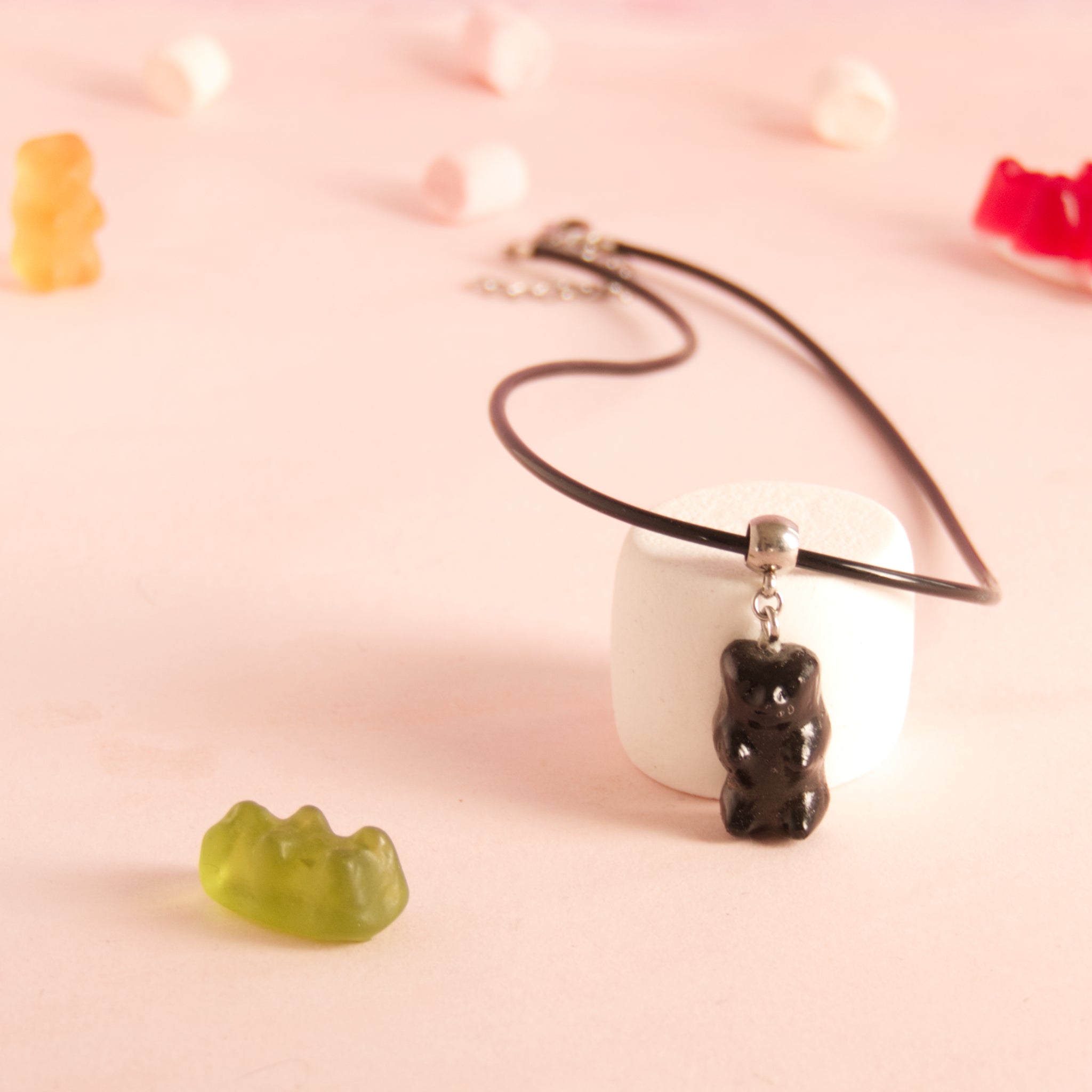 Collier bonbon nounours résine