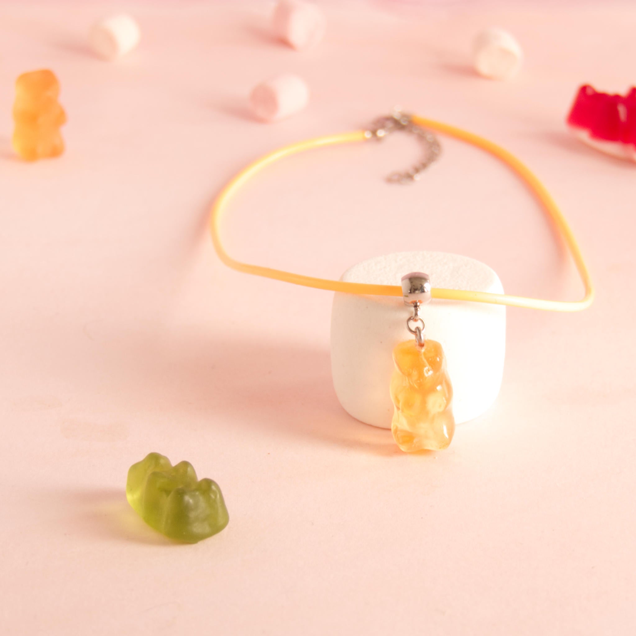 Collier bonbon nounours résine