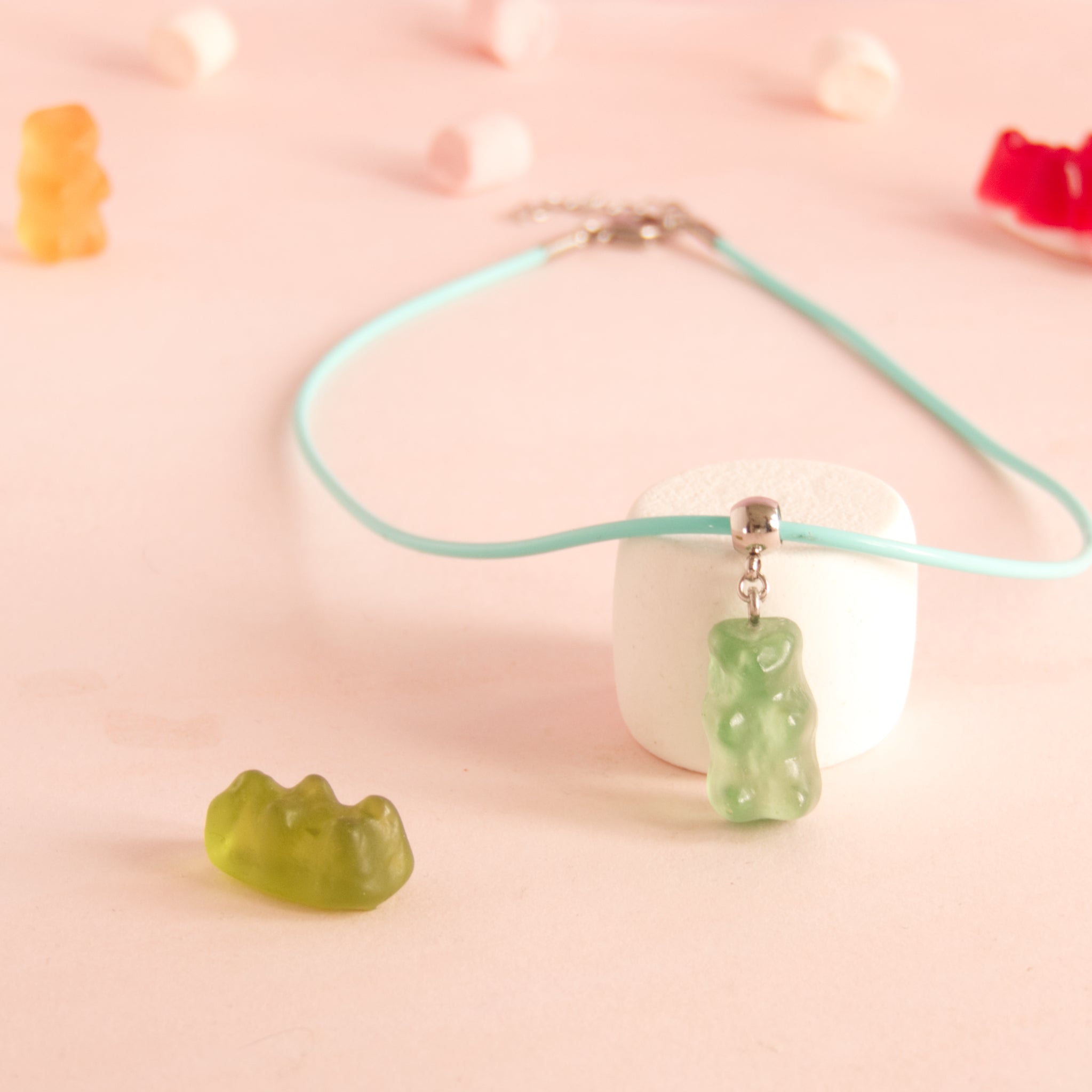 Collier bonbon nounours résine