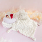 couverture et doudou blanc veilleuse rouge