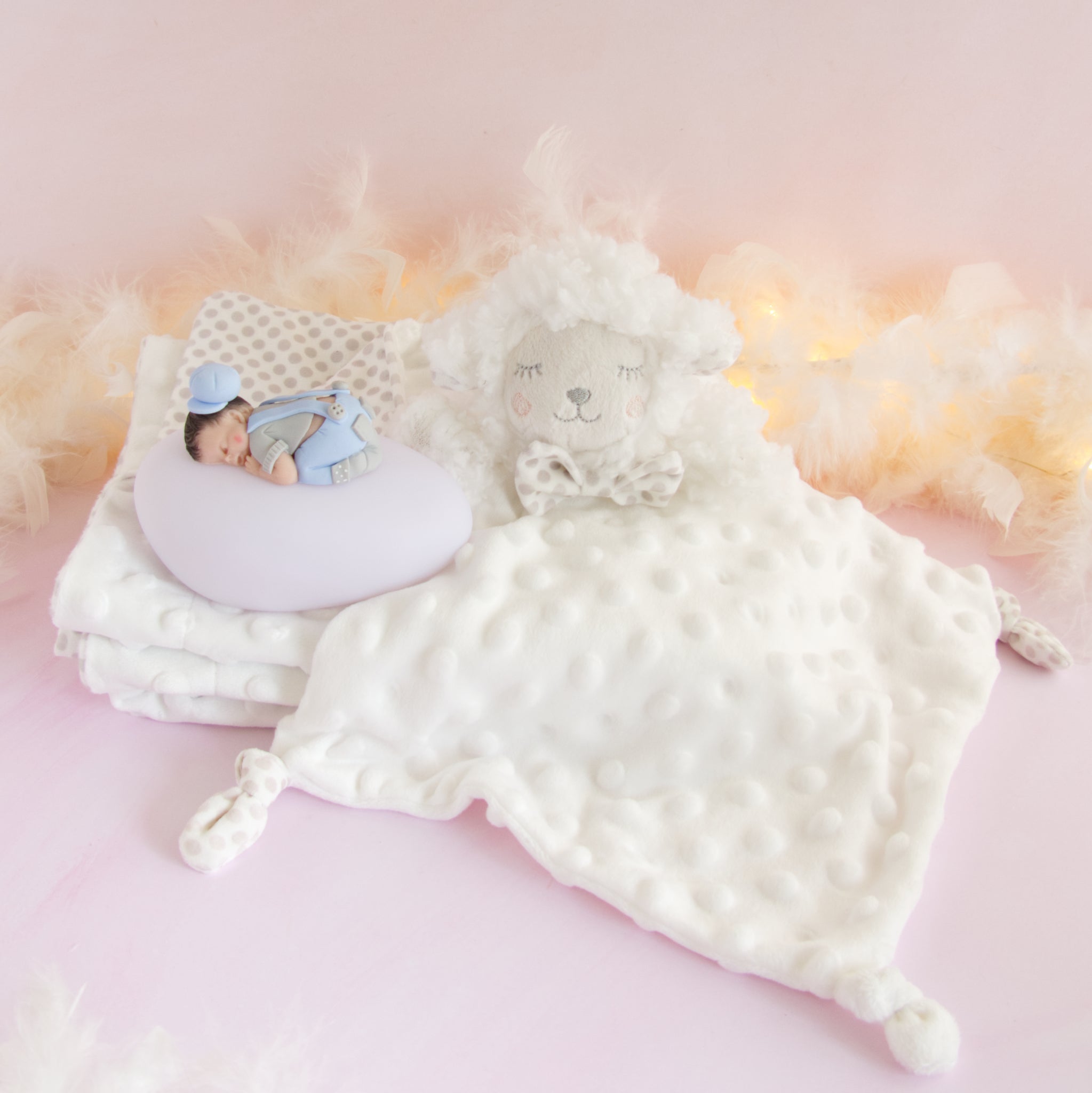 couverture et doudou blanc veilleuse bleu ciel