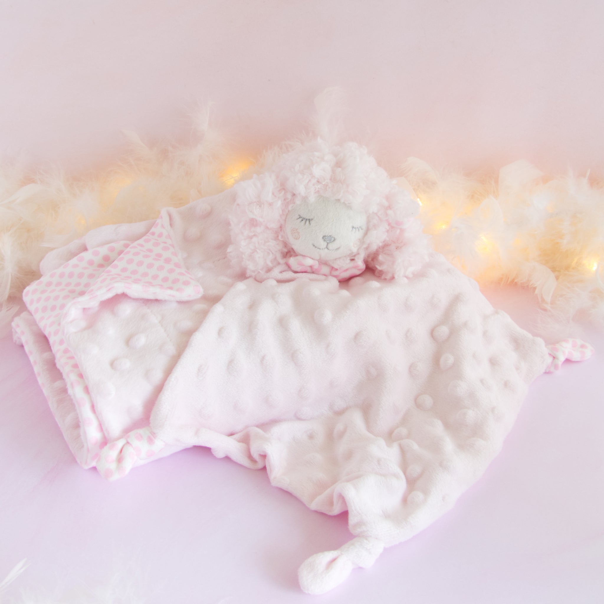 couverture et doudou rose