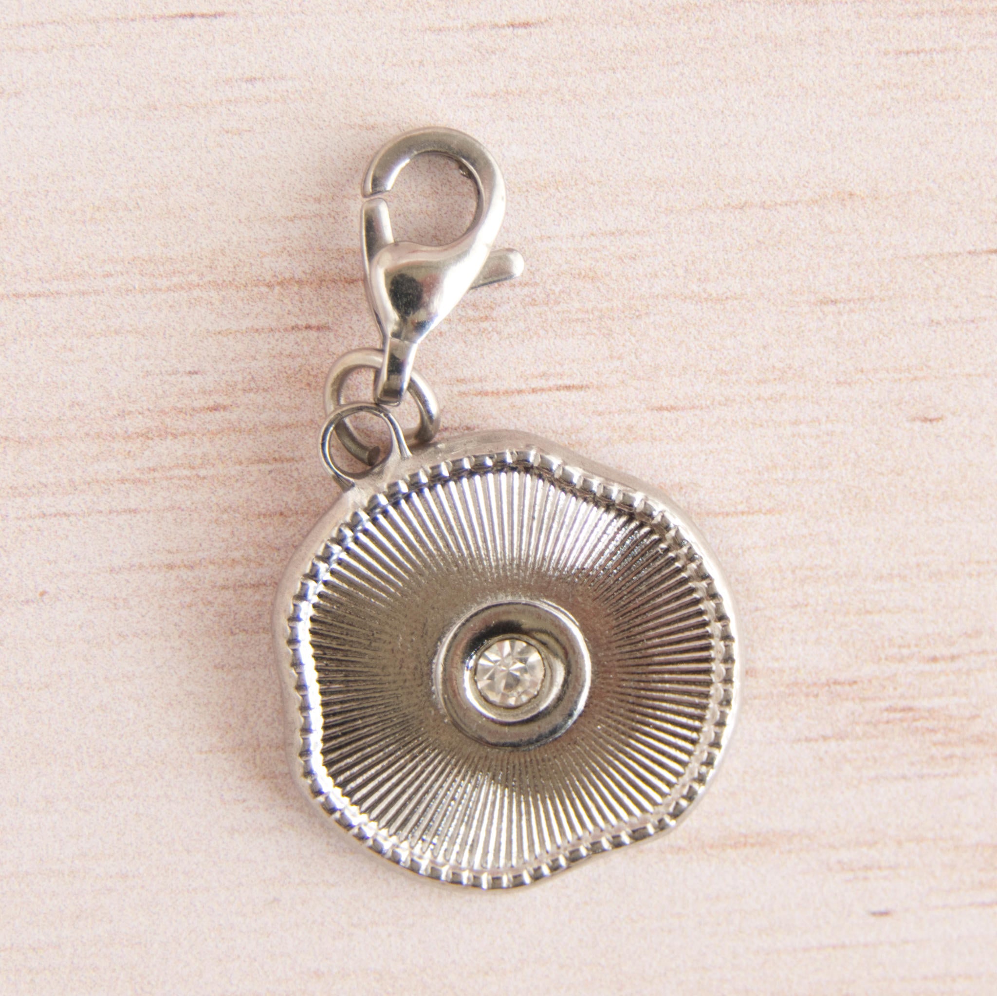 médaille strass argenté