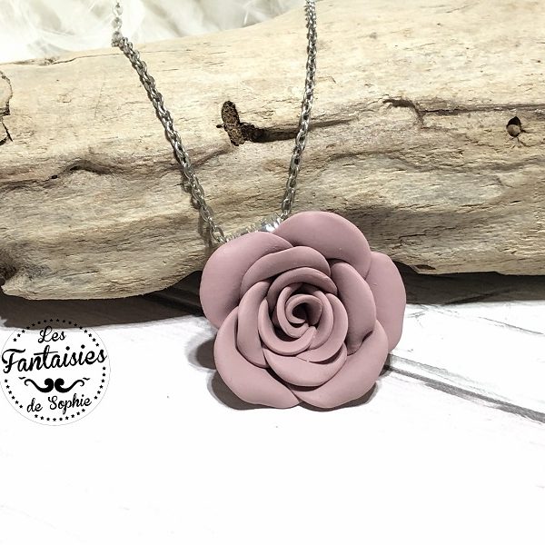 collier rose