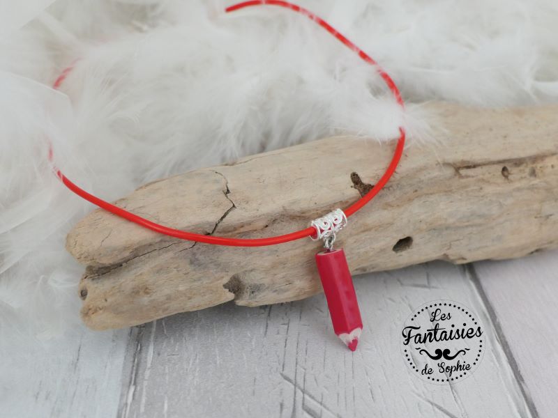 collier crayon rouge
