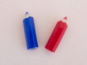 crayon rouge ou bleu