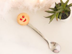 cuillère biscuit sourire fraise