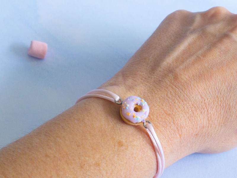 bracelet donuts rose porté