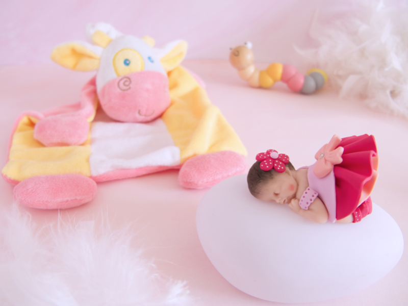 coffret bébé veilleuse fille framboise avec doudou vache rose et jaune