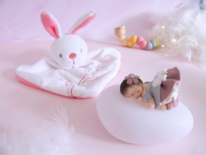 coffret veilleuse bébé fille rose antique avec doudou lapin blanc