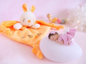 coffret veilleuse bébé fille rose avec doudou lapin orange