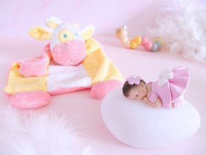 coffret veilleuse bébé fille rose avec doudou vache rose et jaune