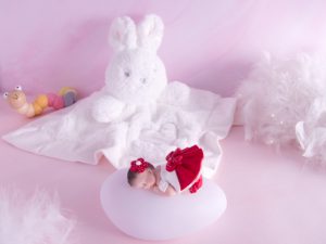 coffret veilleuse bébé fille rouge avec doudou lapin blanc pois rose