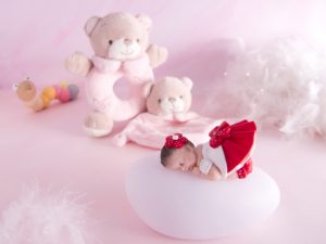 coffret veilleuse bébé fille rouge avec hochet et mini doudou ours rose