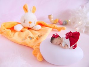 coffret veilleuse bébé fille rouge avec doudou lapin orange
