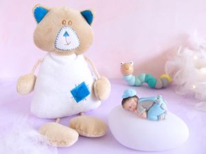 coffret veilleuse bébé garçon bleu clair et doudou chat beige