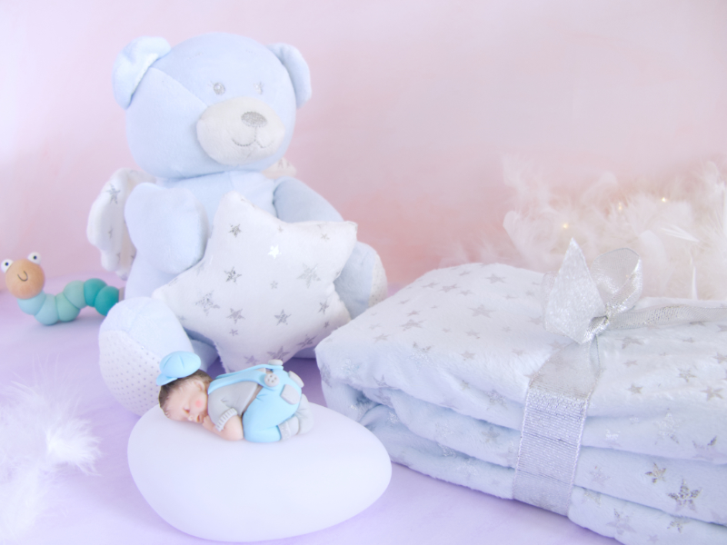 coffret veilleuse bébé garçon bleu clair et doudou ours étoile et couverture bleu