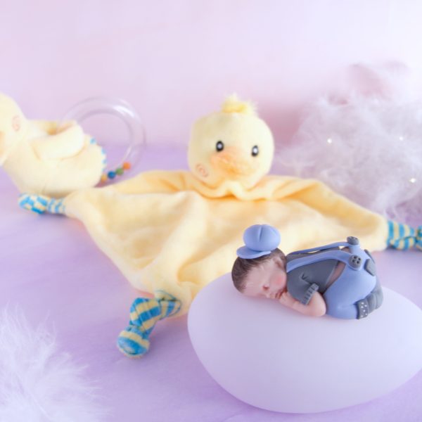 coffret veilleuse bébé garçon bleu gris avec hochet et doudou canard jaune
