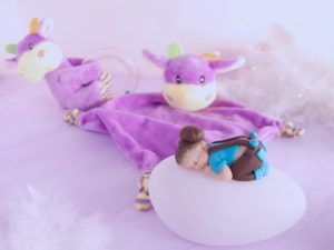 coffret veilleuse bébé garçon choco turquoise avec hochet et doudou vache violet